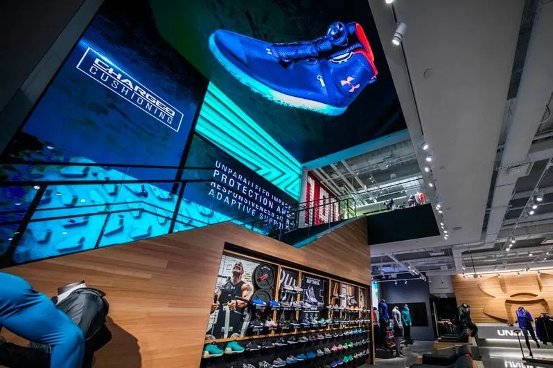 Activate The Space installiert 2,4-mm- und 4-mm-dvLED-Bildschirme im Under-Armour-Flagship-Store in Boston