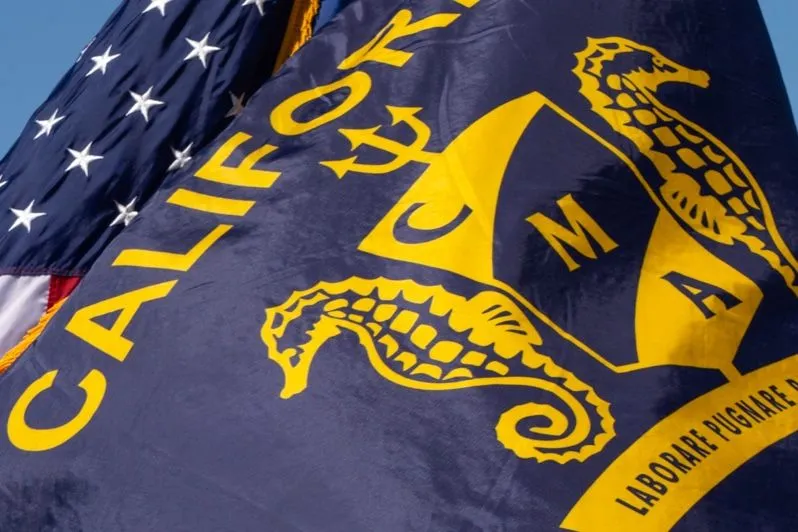 Die offizielle Flagge der Cal Poly Maritime Academy