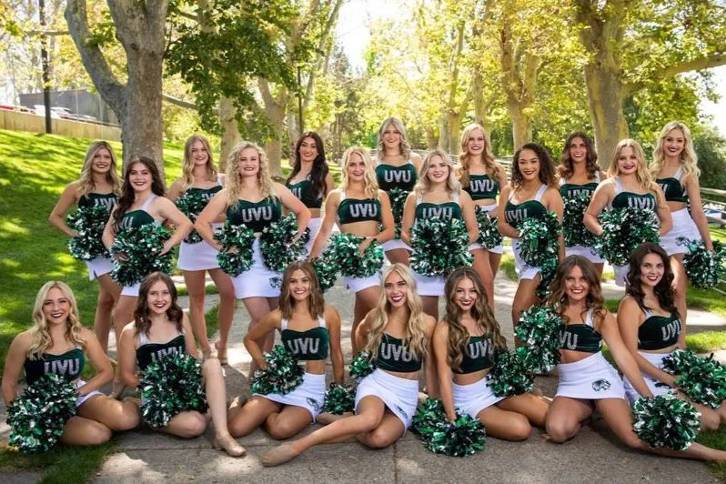 Cheerleader-Team der Utah Valley University