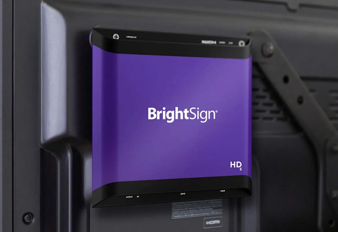 BrightSign-Mediaplayer an einem Fernseher