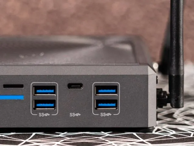 Azulle Byte4 Mini Mediaplayer für Digital Signage
