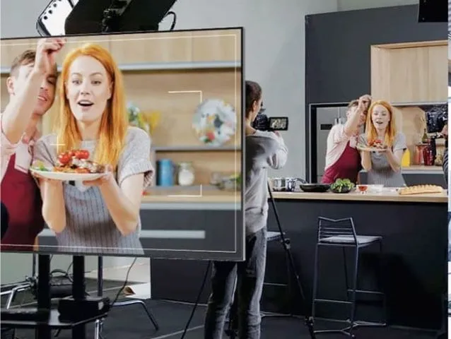 Samsung Tizen QBB Series Smart-TV im Studio