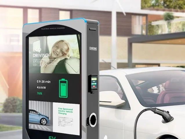 Samsung Tizen OHA-S Serie Signage-Display an der Ladestation