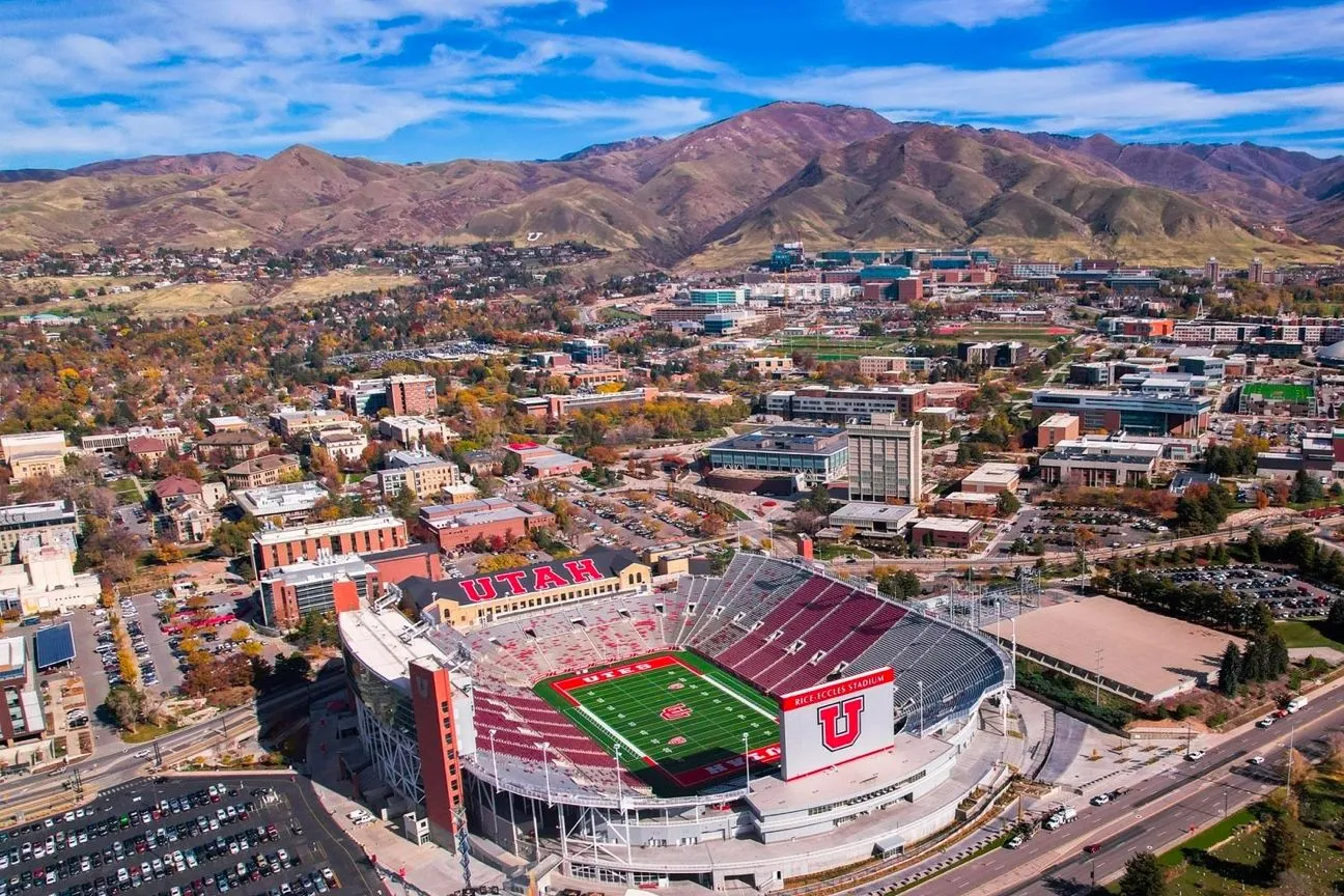 Die University of Utah und Salt Lake City mit dem Rice-Eccles Stadium im Vordergrund