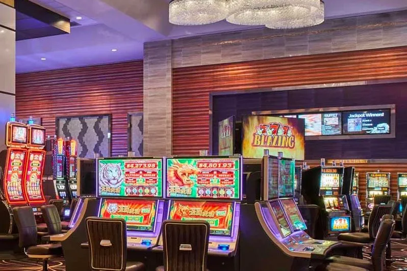 Informationsbildschirme mit Digital Signage im Casino des Viejas Casino & Resort
