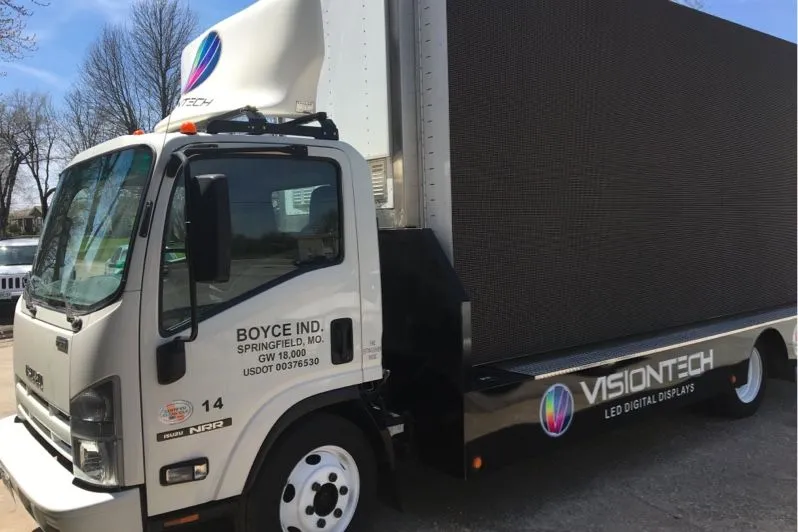 Neuer Lkw von Visiontech LED Digital Displays mit einem großen LED-Display